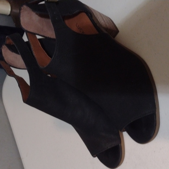 Lucky Brand Barimo Black Leather Cutout Chunk Stacked Heel Peeptoe Shoes size6.5 - Picture 1 of 13